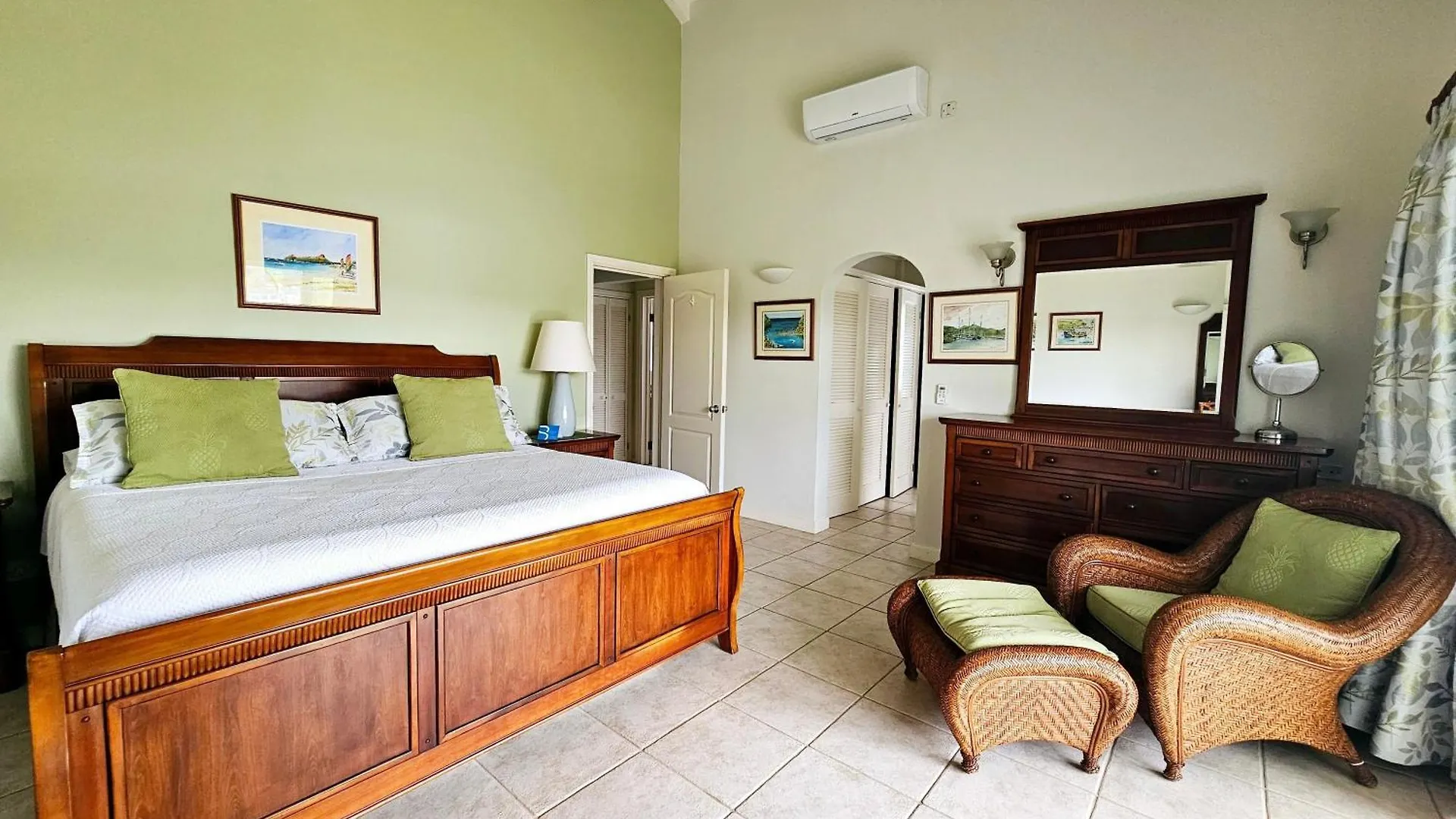 The Pelican #3 - Spacious 2 Bedroom 2,5 Bath Waterfront Townhome In The Heart Of Rodney Bay, Townhouse